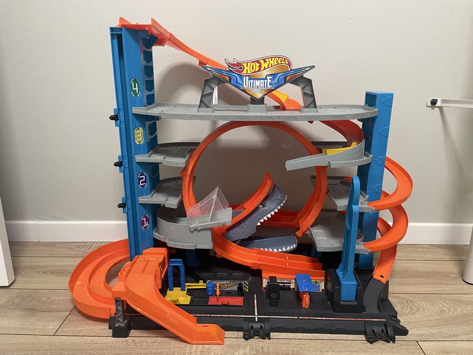 Трасса гараж Hot Wheels