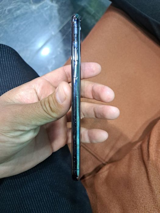 Iphone xs srochna sotiladi