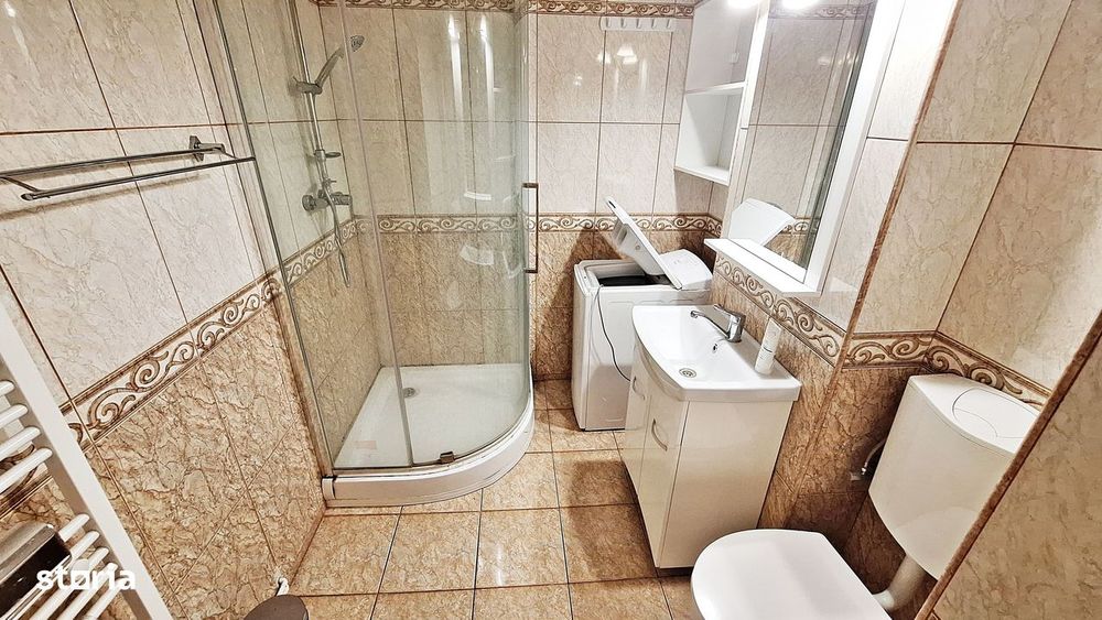 Centrul Civic, aproape de AFI, 3 camere mobilate, 160000 euro