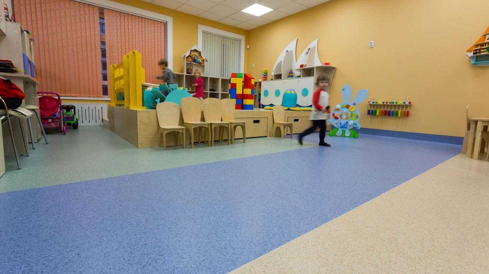 В наличии есть  Линолеум, Релин, ПВХ, Винил, фальшполы, Спорт покрытие