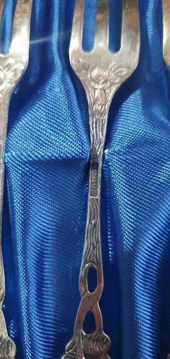 Vând șase furculițe de desert  placate cu argint  Antiko 100