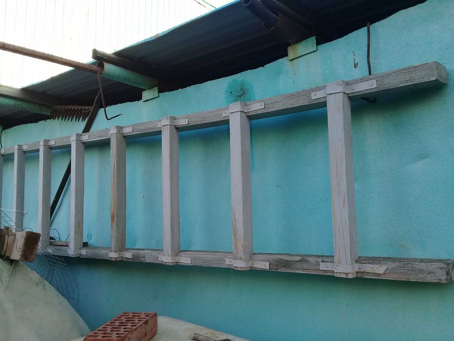 продам деревяную лестницу