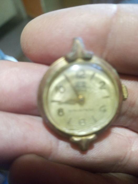 Два часовника продавам