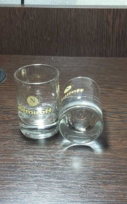 Стеклянные рюмки