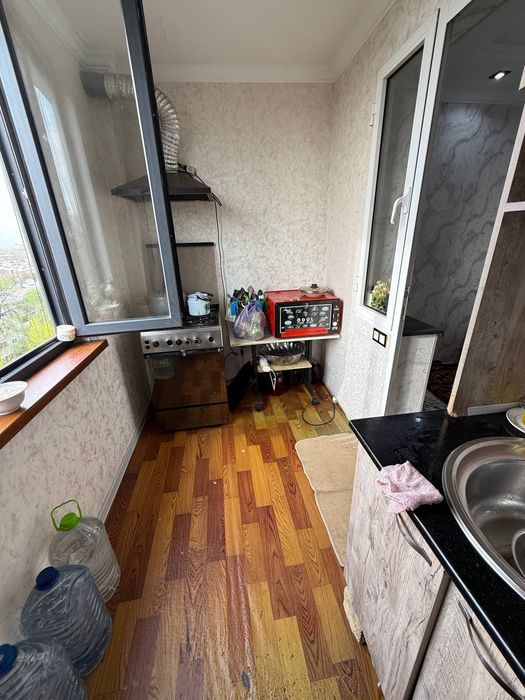 Вагзалда 2 хона 3 хона килинган 7 этажда квартира сотилади