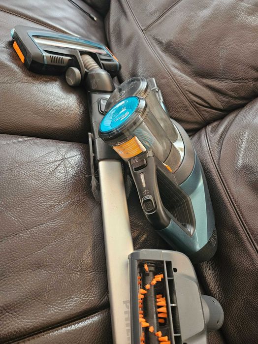 Вертикалма прахосмукачка philips superpro aqua
