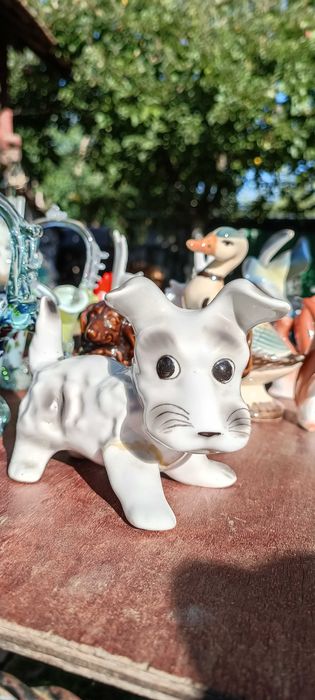 Bibeloruri de ceramica si portelan, foarte vechi.