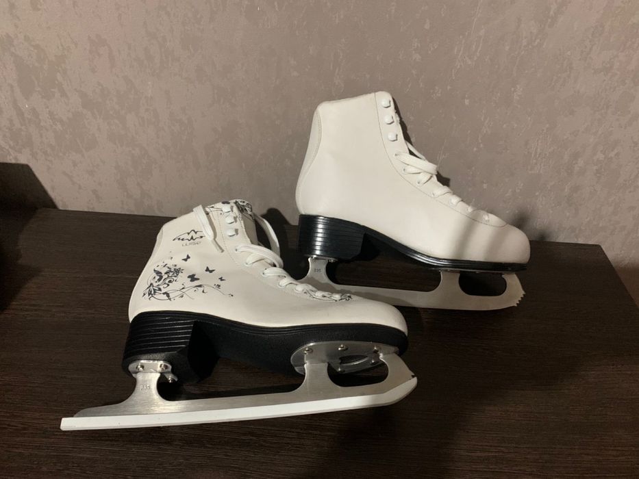 Продам Женские коньки