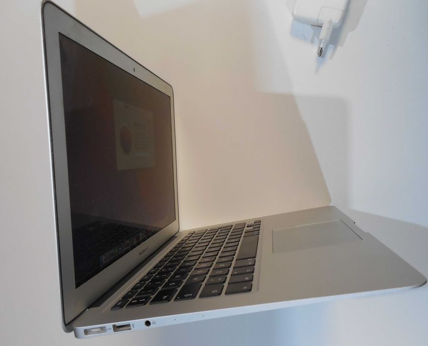 Vand laptop A1466 MacBook air 2015 I7 8GB SSD 256GB aspect super