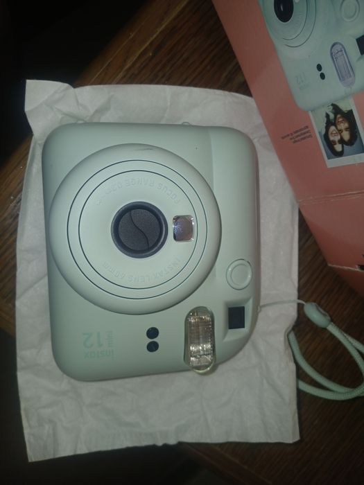Instax mini 12 .