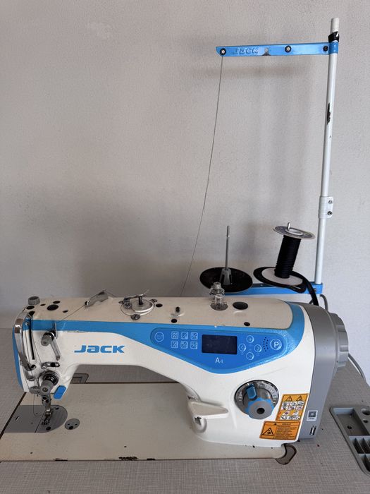 Masina de cusut industriala Jack a4+masa completa