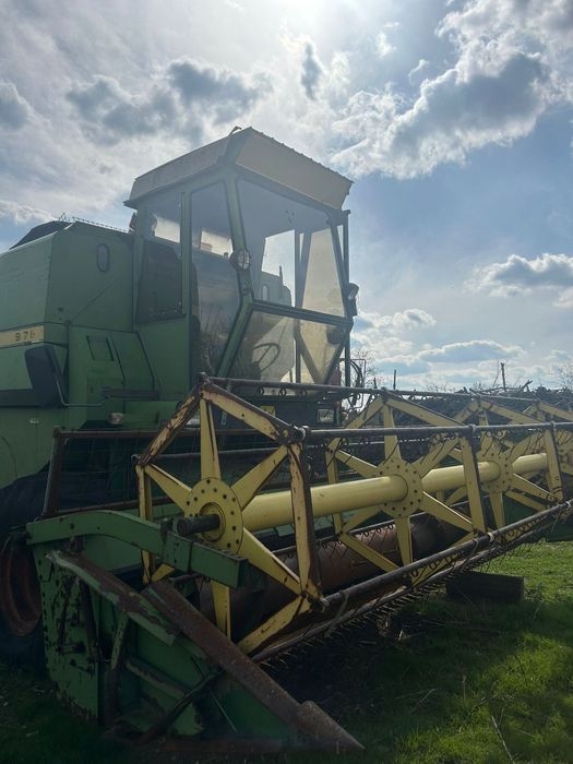 Combina John  Deer 975 cu motor defect sau odezmembrez.