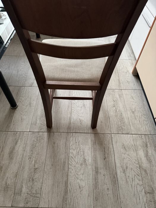 Продвам трапезна маса  и 4 стола