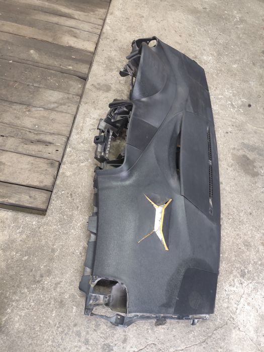 Панель торпеда VENZA