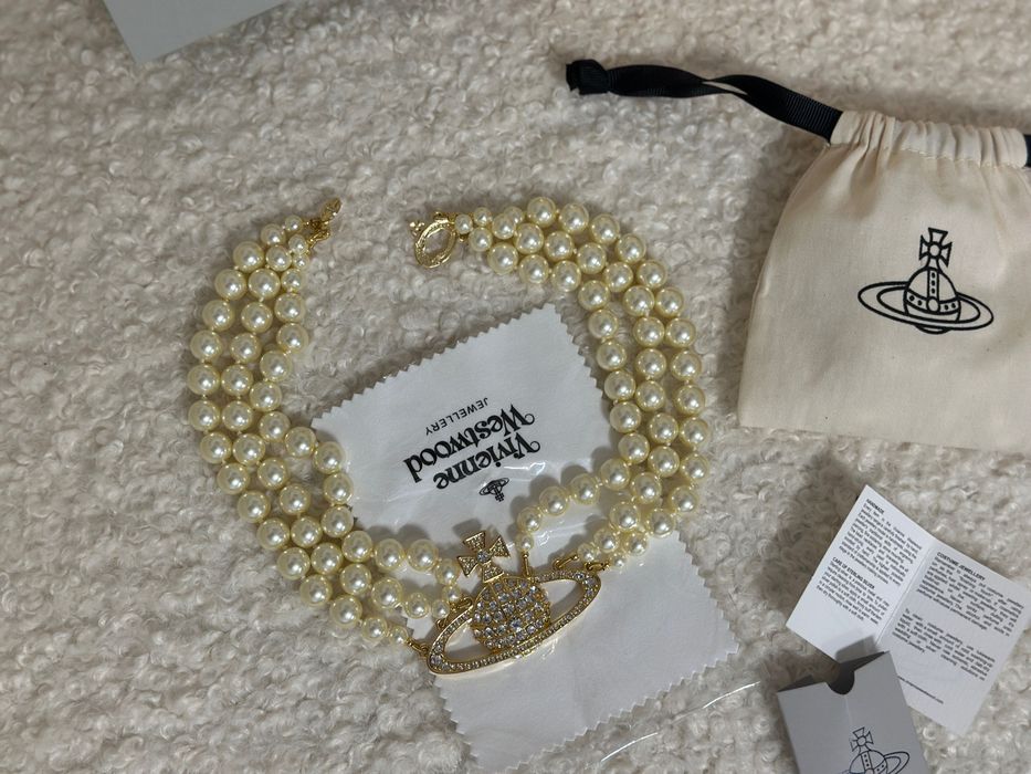 Colier Vivienne Westwood pearl orb auriu 3 randuri