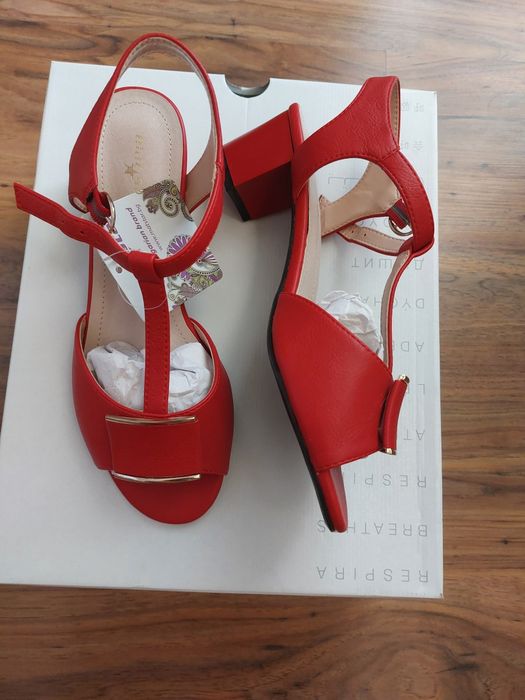 Ежеджевни сандали на платформа и ток в розов и червен цвят