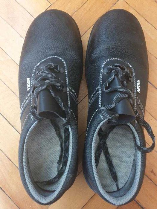 Продавам работни обувки ARTRA 45 номер, употребявани