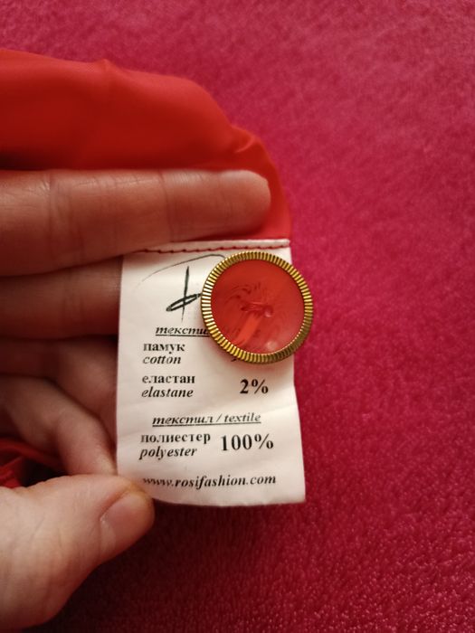 Официална червена полa на фирма "Роси"