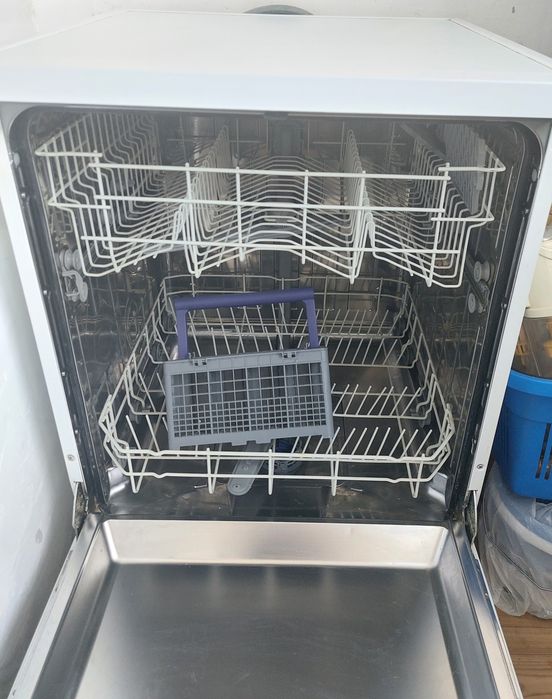 Посудомоечная машина. Продам с переездом посудомоечную машину .