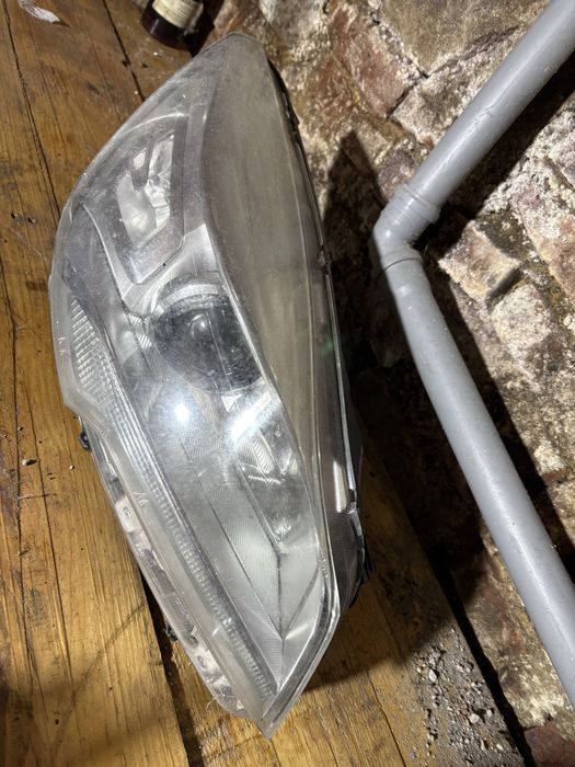 Far xenon ford kuga an 2013