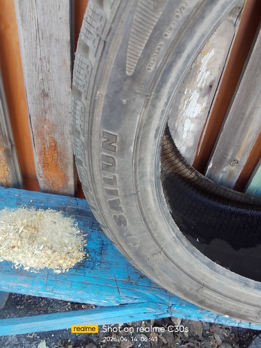 Продам зимний болон с шипами