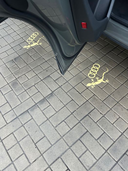 ОригиналноОсветление за врати за Ауди  А4;Чисто нови