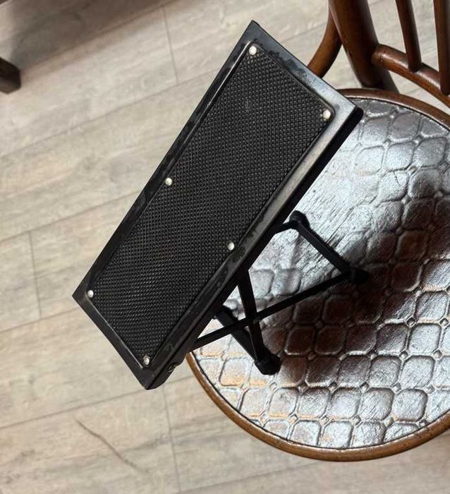 Подставка под ногу при игре на гитаре