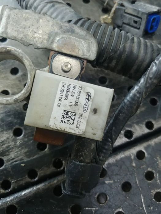 borna batere minus cu capsa pirotecnica  1.0 b g3la hyundai i10 ba 37180-b9000