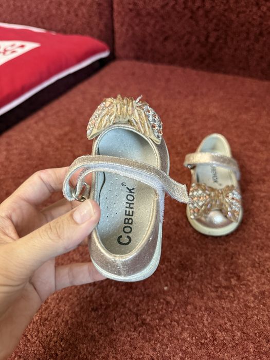 Продам детские туфли