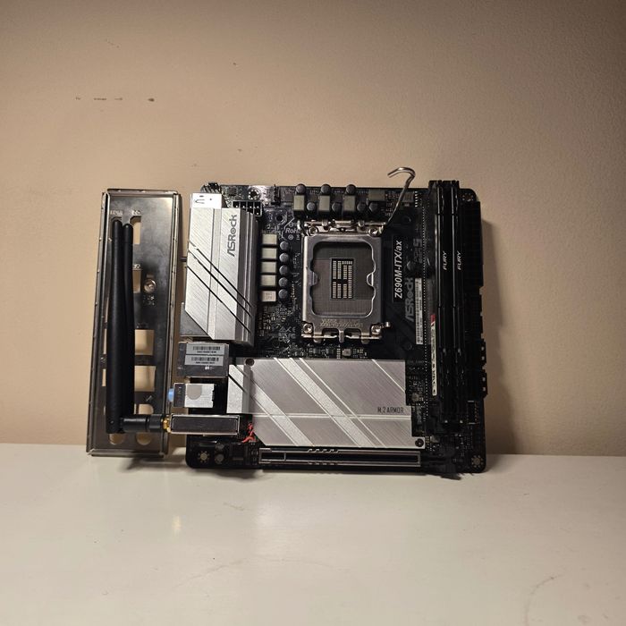 Placă de bază ASRock Z690M ITX (LGA 1700) DDR4