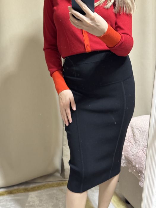 Черная юбка.