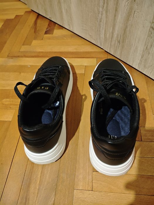 Спортно елегантни обувки  GAP 28.5 см стелка в идеално състояние