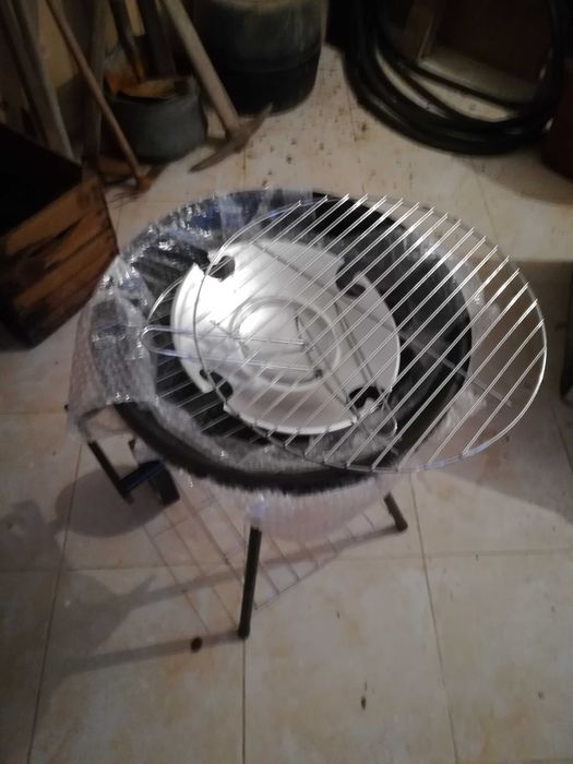 Ново барбекю на въглища