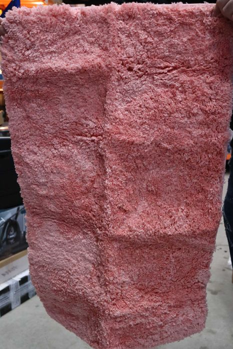 Два броя меки пухкави килими 60х120 и 50х80, розови