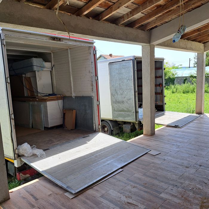 Транспорт с падащ борд или бус