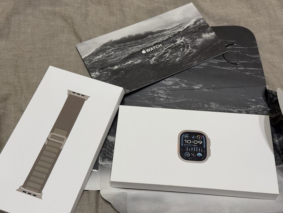 Apple Watch Ultra 2 cu bratara noua Alpine Loop