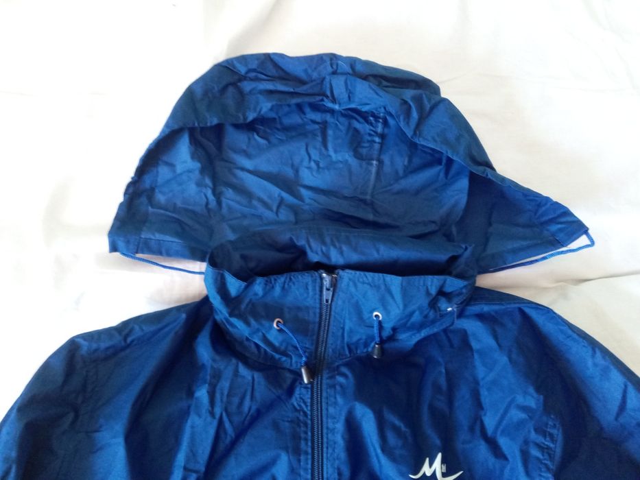 Анорак Diel sport
С прибираща се в яката качулка. С пристягащи ла