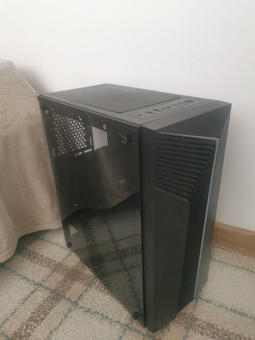Vând carcasa pc rgb