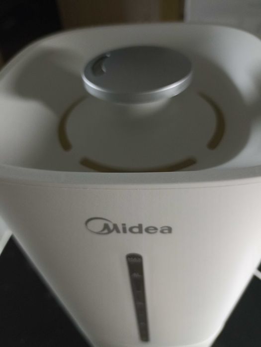 Продается увлажнитель воздуха Midea