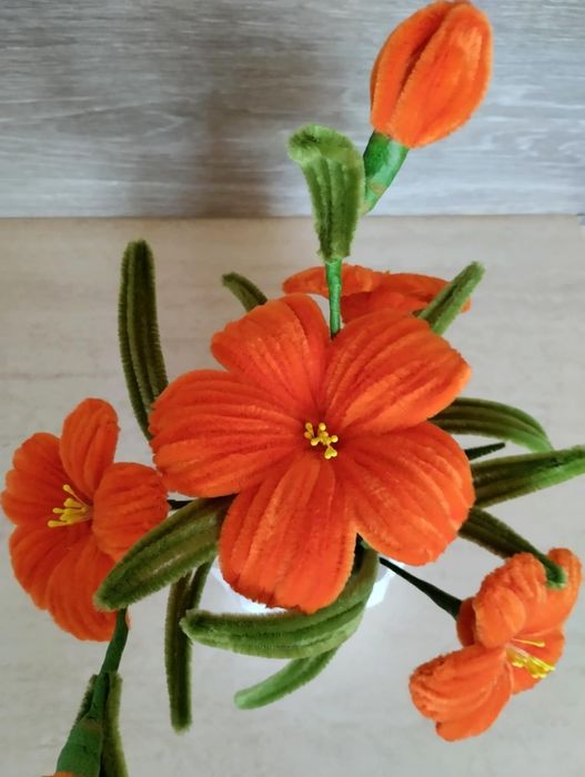 Цветя от телени пръчици