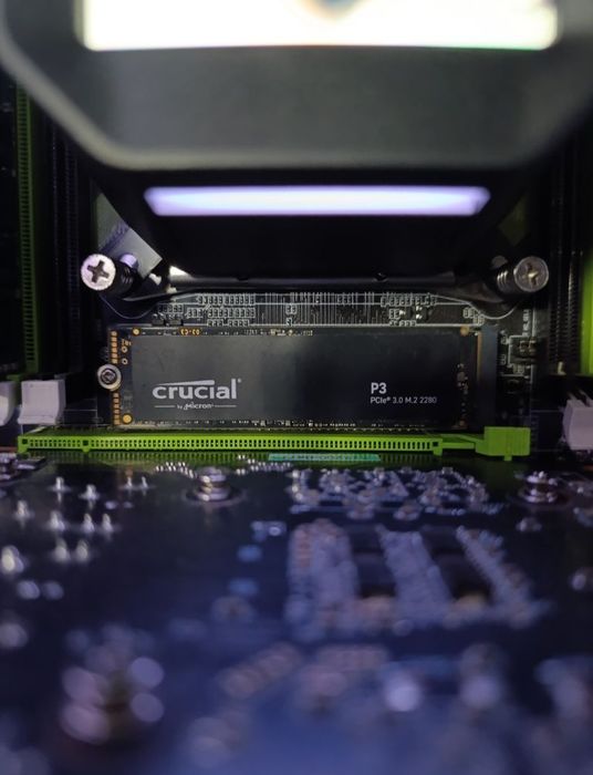 Продаётся SSD 1тб