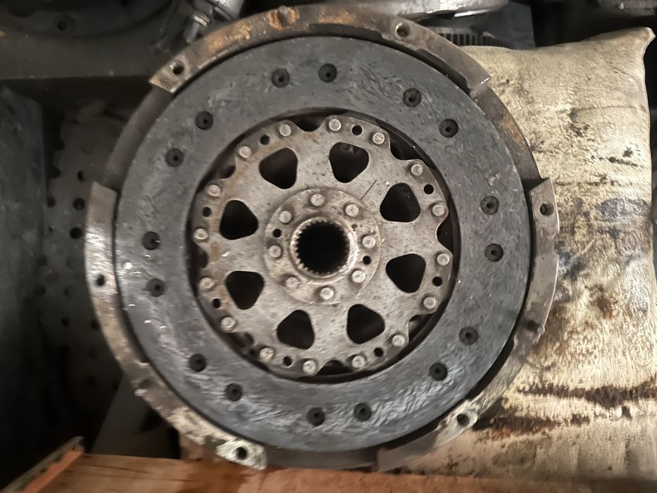 Съединител комплект(маховик феродо притискател) 2.0тди 2.0tdi Audi