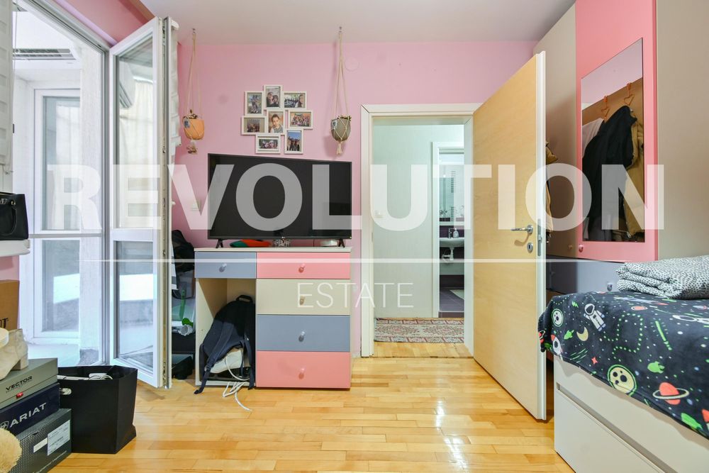 Продава се Четиристаен апартамент в София, Люлин 1 - 114 кв.м за 2193 €/кв.м - Снимка #5