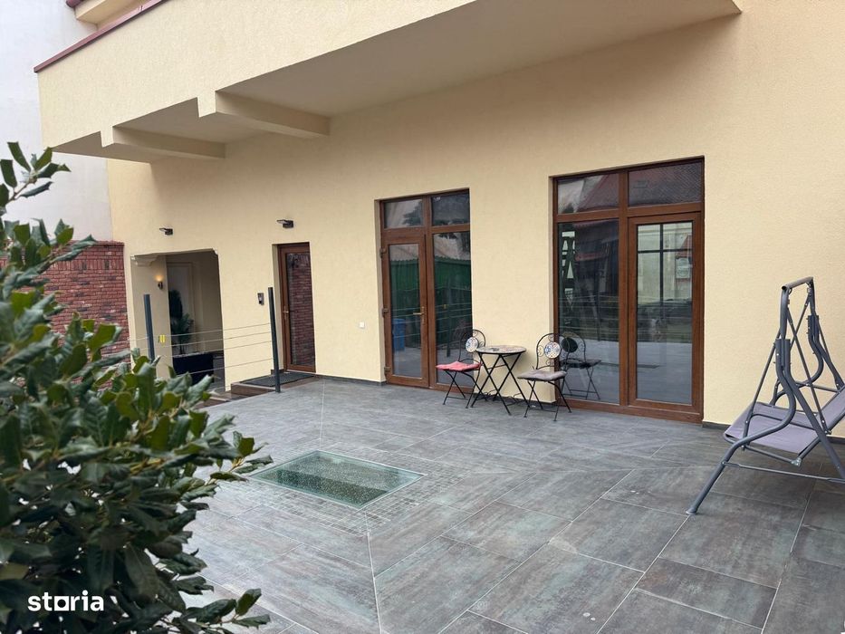 Spatii comerciale , Ultracentral