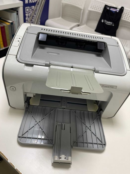 продам принтер  HP LaseJet P1102 б/у