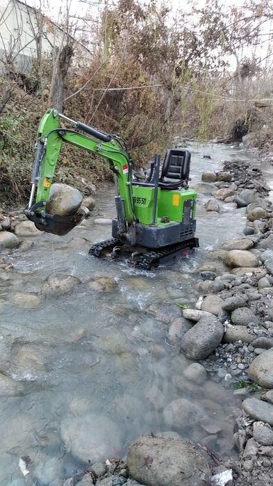 Мини экскаватор сотилади