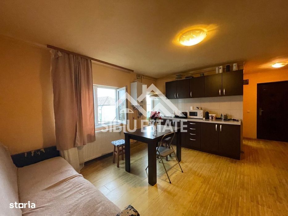 Apartament luminos cu 2 camere, la mansardă, în zonă căutată