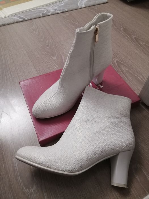 Продам полусапожки белые женские