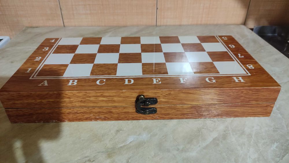 Комплект за шах и табла дървени фигури