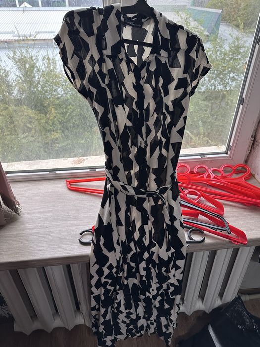 Платья, рубашки каждая по 2000 тг